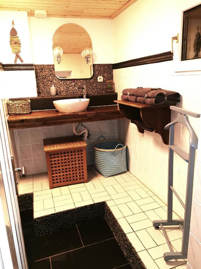 Mooi Ruim Appartement In Antieke Stadsboerderij Schönecken エクステリア 写真