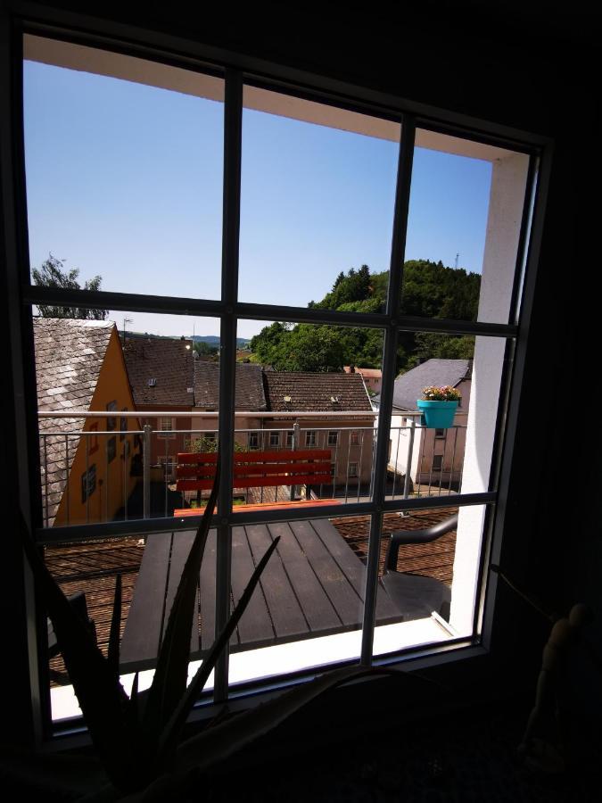 Mooi Ruim Appartement In Antieke Stadsboerderij Schönecken エクステリア 写真